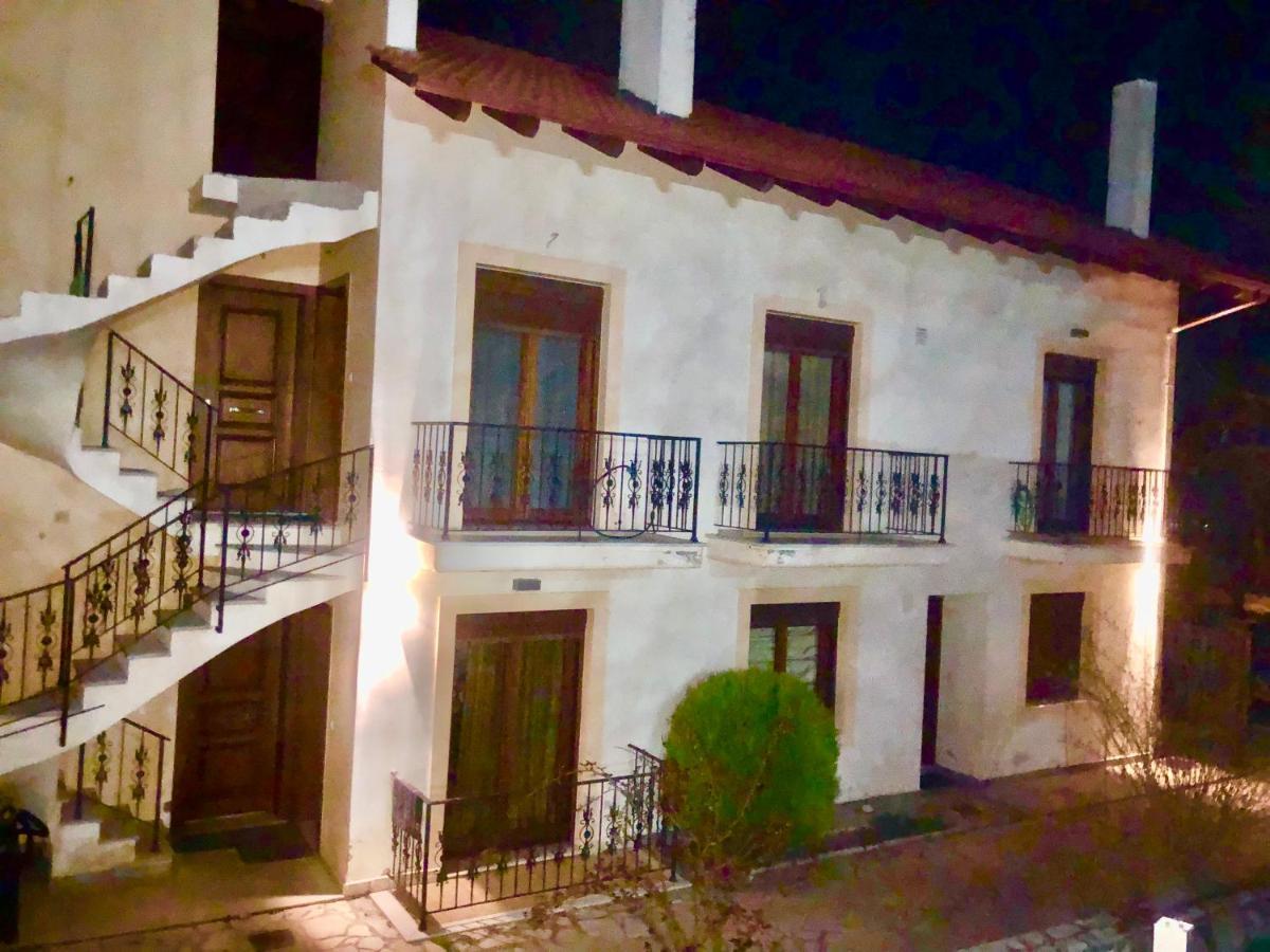 Family'S Houses Kalavryta Exterior foto
