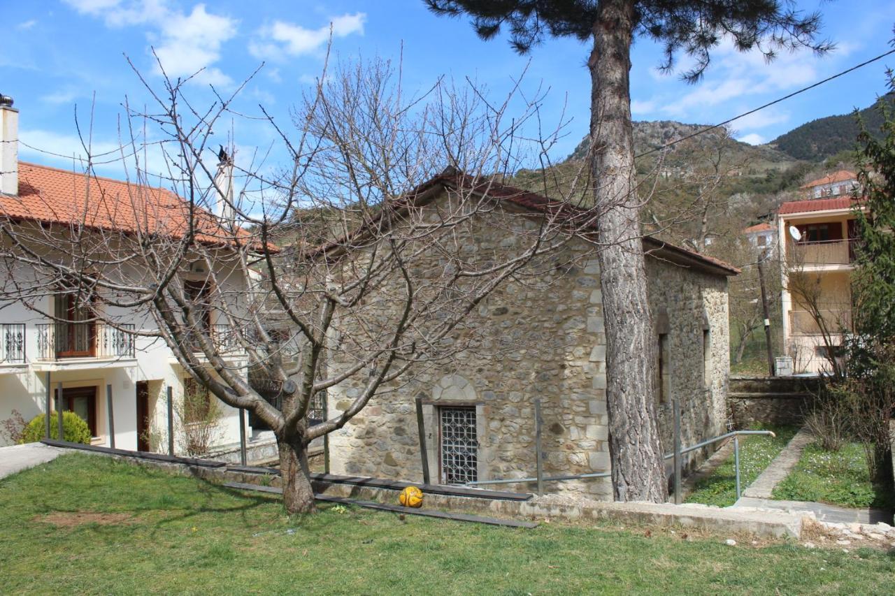 Family'S Houses Kalavryta Exterior foto