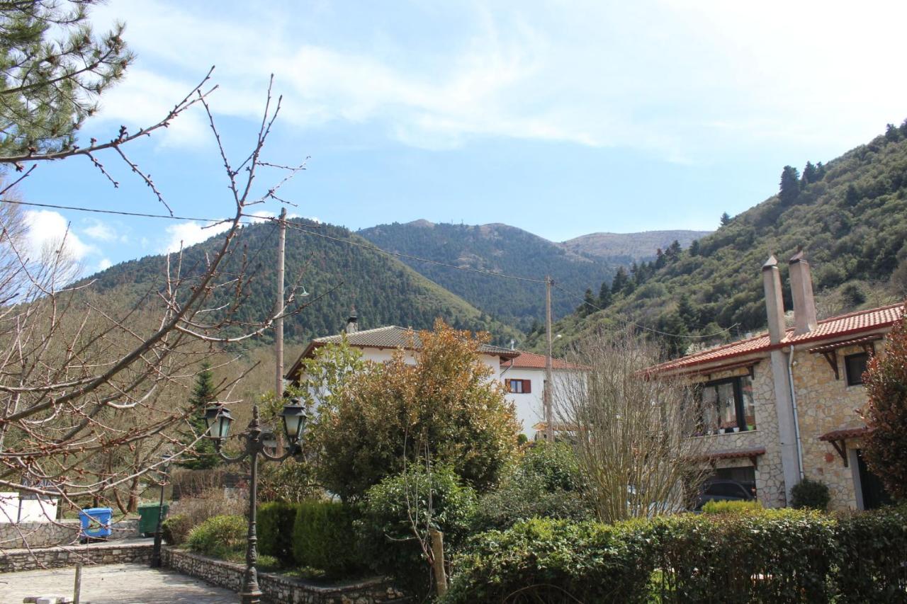 Family'S Houses Kalavryta Exterior foto
