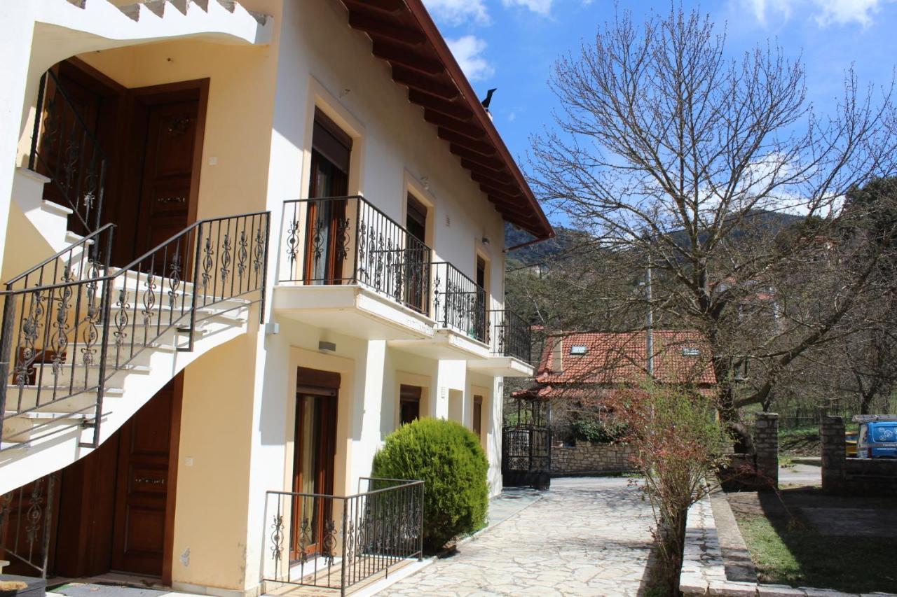 Family'S Houses Kalavryta Exterior foto